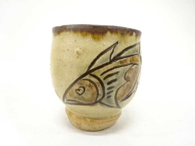  壺屋焼　人間国宝　金城次郎造　魚文　湯呑